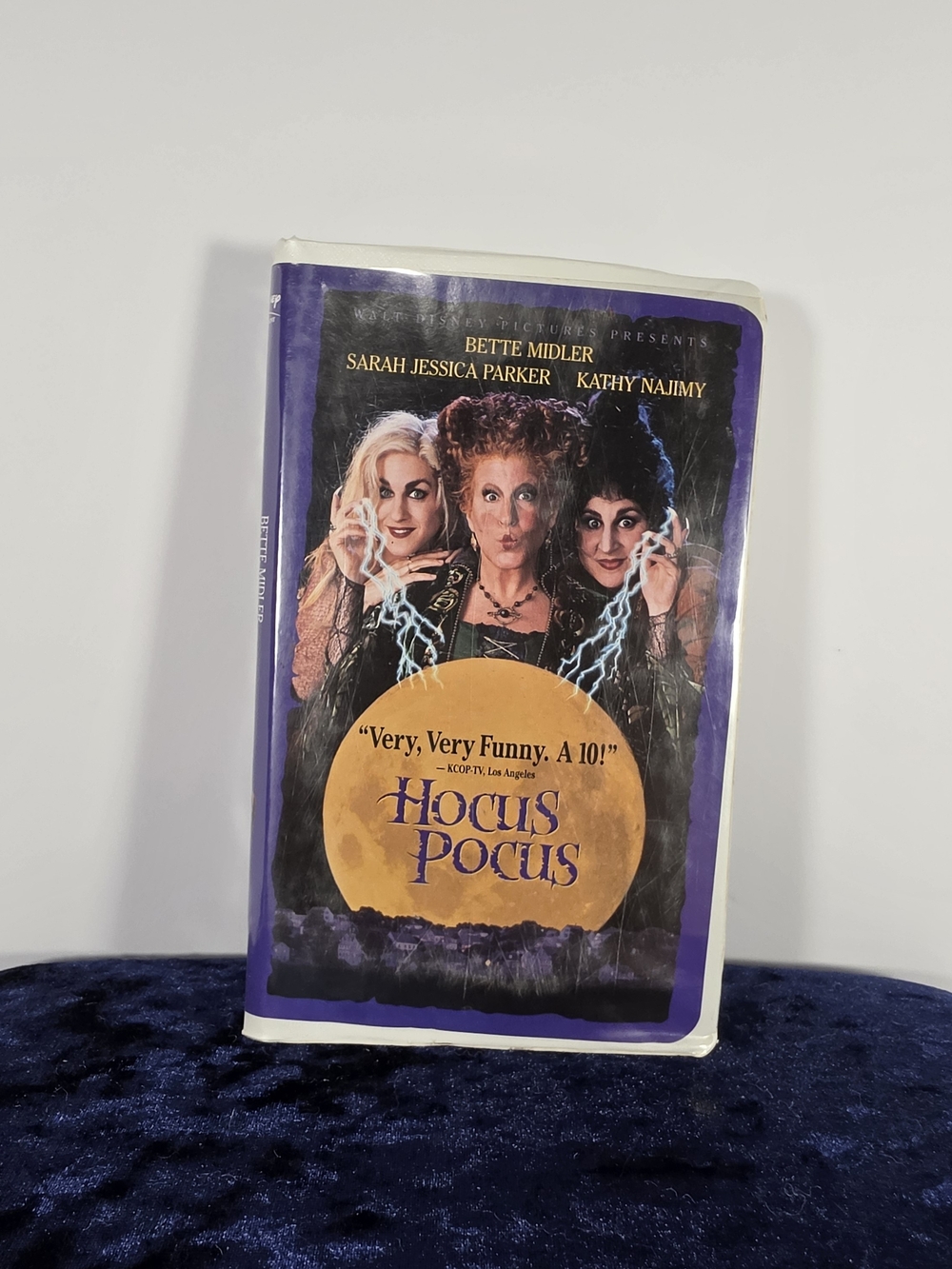 Disney Hocus Pocus VHS Vintage Halloween White Clamshell Blue Edge
